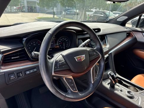 Used 2024 Cadillac XT5 Premium Luxury w/ Technology Package FWD image 9