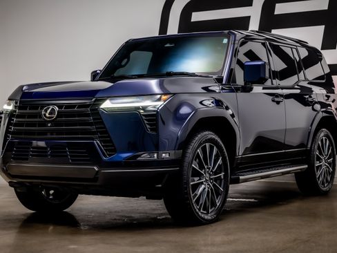 Used 2024 Lexus GX 550 w/ Cold Area Package AWD/4WD image 27