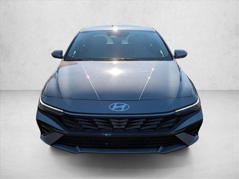 Certified 2025 Hyundai Elantra Limited image 2