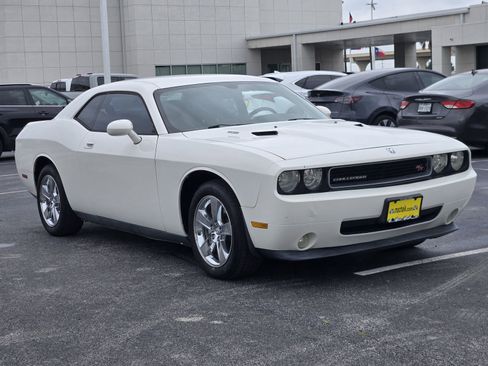 Used 2009 Dodge Challenger R/T RWD image 3