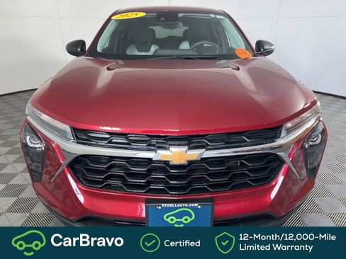 Certified 2025 Chevrolet Trax LS image 9