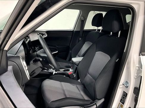 Used 2025 Kia Soul LX FWD image 30