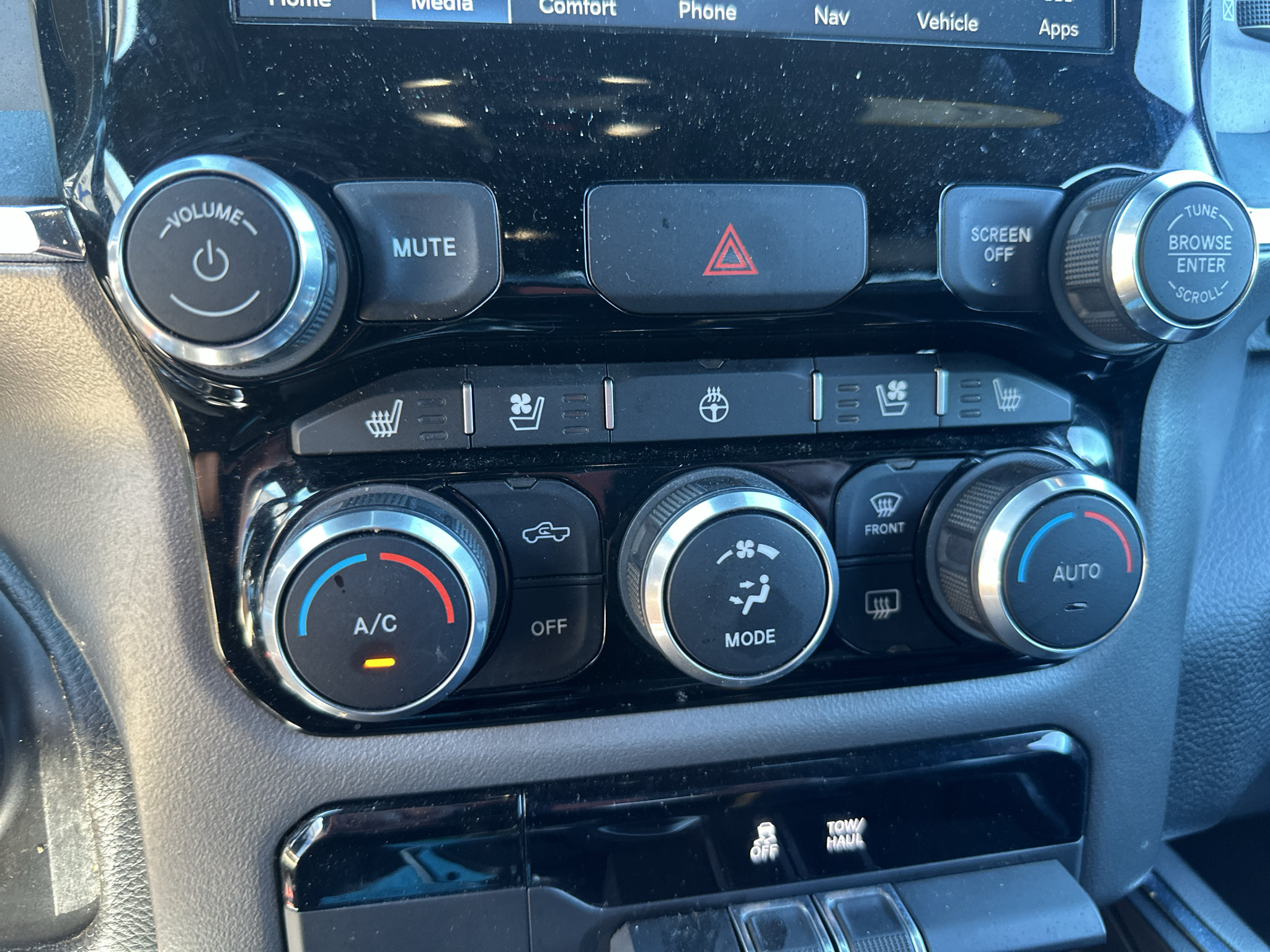 Used 2024 RAM 1500 Laramie RWD image 30