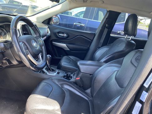 Used 2016 Jeep Cherokee Overland FWD image 10