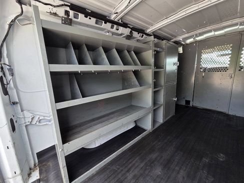 Used 2006 Chevrolet Express 1500 RWD image 17