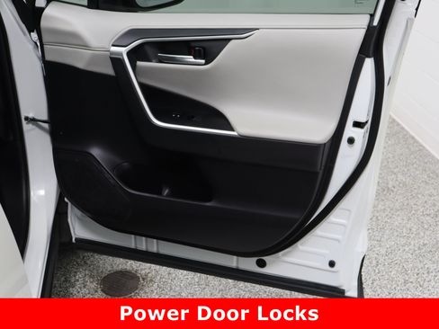 Certified 2020 Toyota RAV4 Limited image 40