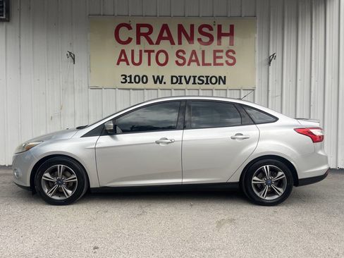 Used 2014 Ford Focus SE w/ SE Sport Package image 4