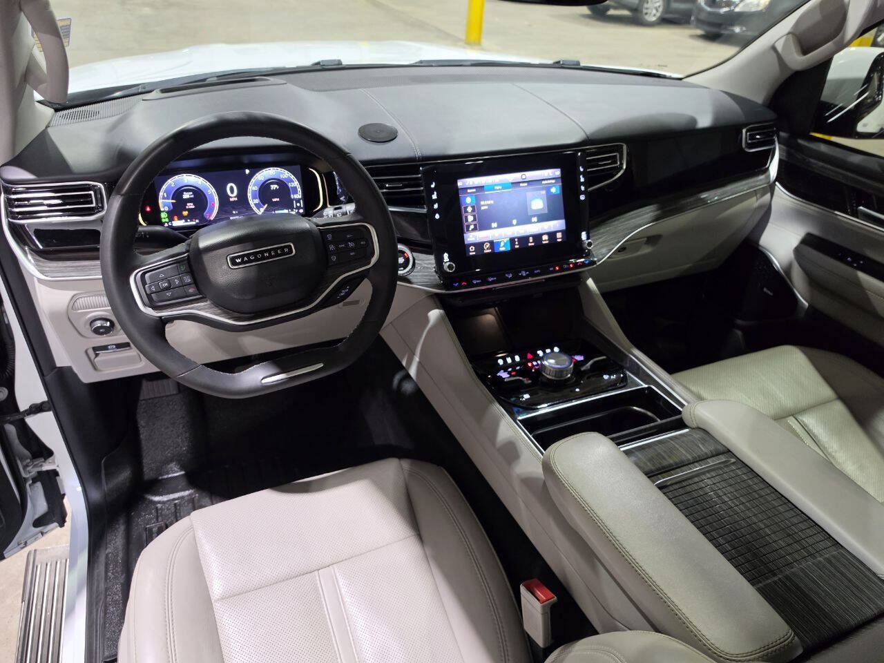 Used 2022 Jeep Wagoneer Series III w/ Premium Group I AWD/4WD image 30