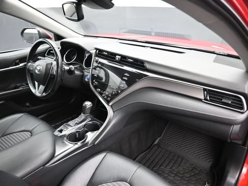 Used 2020 Toyota Camry SE w/ Sunroof Package FWD image 44