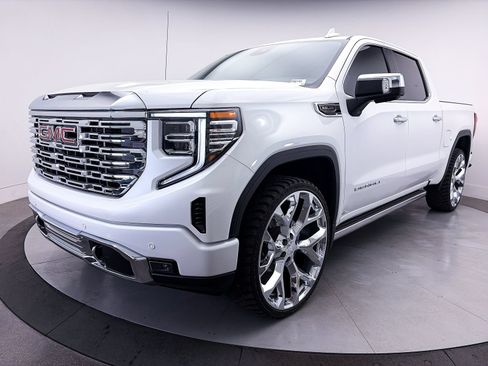 Used 2025 GMC Sierra 1500 Denali AWD/4WD image 17