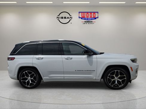 Used 2022 Jeep Grand Cherokee Summit AWD/4WD image 3
