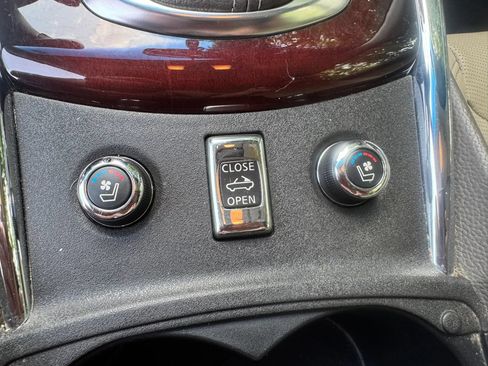 Used 2014 INFINITI Q60 Convertible w/ Premium Package RWD image 24