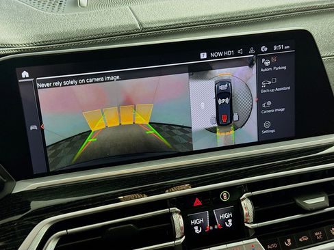 Used 2020 BMW X7 M50i w/ Dynamic Handling Package image 3