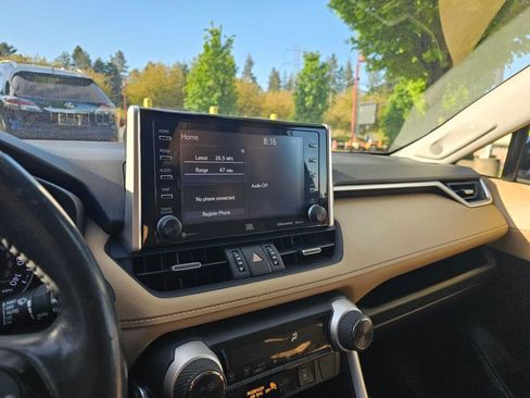 Used 2019 Toyota RAV4 XLE Premium w/ Advanced Technology Package AWD/4WD image 27