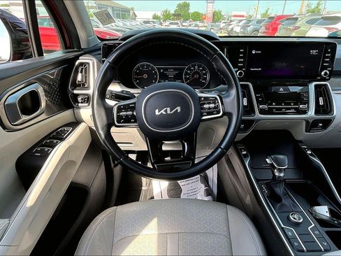 Used 2022 Kia Sorento S FWD image 8
