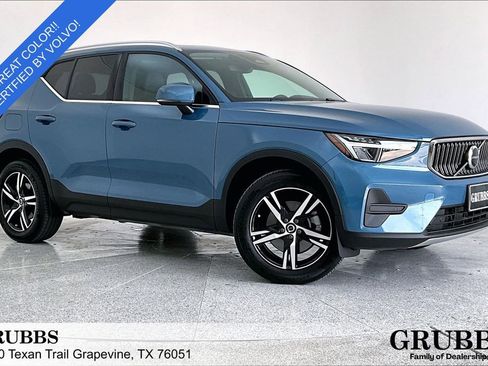Certified 2025 Volvo XC40 B5 Core image 1
