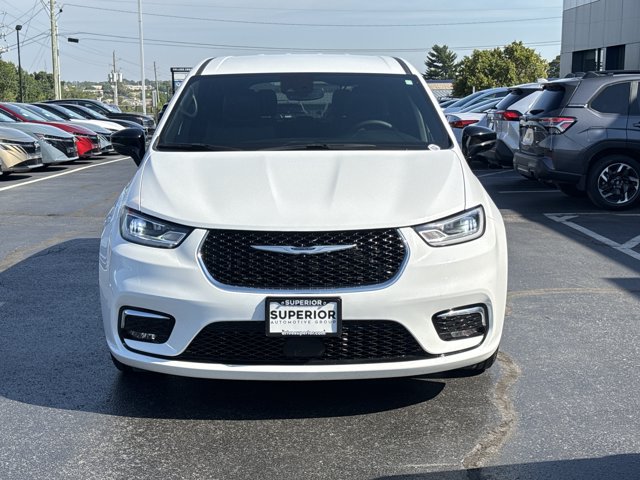 Used 2025 Chrysler Pacifica Select FWD image 12