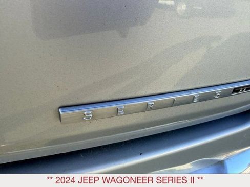 Certified 2024 Jeep Wagoneer Series II w/ Flexible Seating Group AWD/4WD image 10