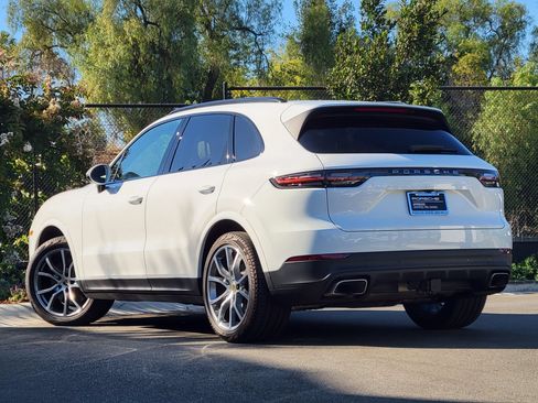 Certified 2022 Porsche Cayenne Platinum Edition AWD/4WD image 3