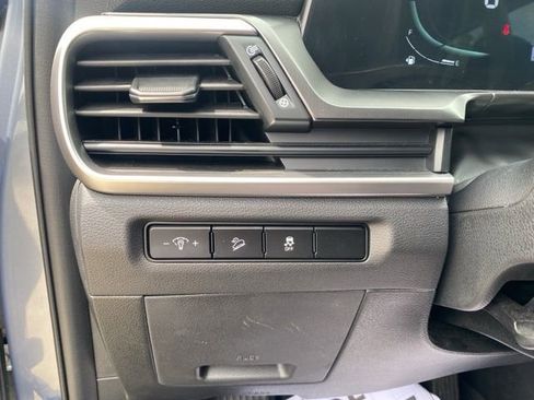 Used 2024 Kia Telluride LX FWD image 9