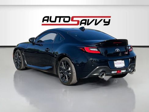 Used 2024 Toyota GR86 Premium RWD image 5