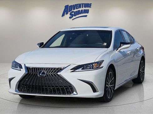 Used 2024 Lexus ES 300h w/ Premium Package image 2