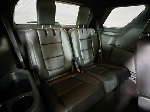 Used 2019 Ford Explorer XLT w/ Equipment Group 202A image 27