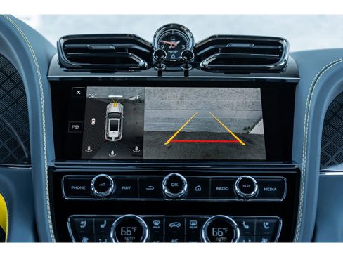 Used 2025 Bentley Bentayga image 36