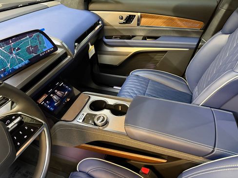 New 2026 Cadillac Vistiq Premium Luxury AWD/4WD image 39