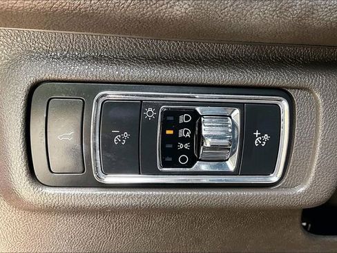 Used 2022 Lincoln Corsair FWD w/ Equipment Group 101A image 24