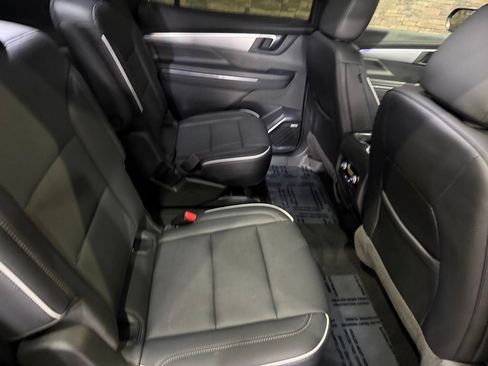 Used 2025 Buick Enclave Preferred w/ Power Package FWD image 34
