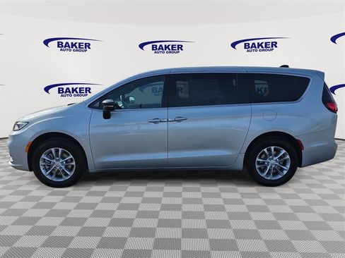 New 2026 Chrysler Pacifica Select image 6