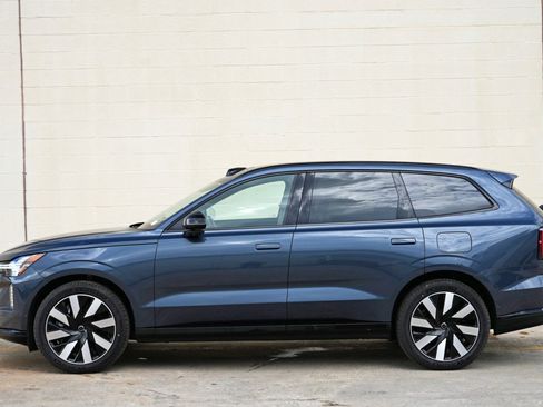 Used 2025 Volvo EX90 Ultra AWD/4WD image 48
