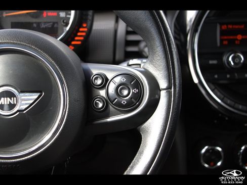 Used 2015 MINI Cooper 4-Door Hardtop w/ Premium Package FWD image 16