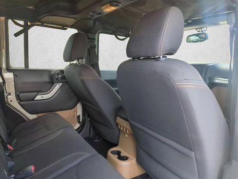 Used 2017 Jeep Wrangler Unlimited Sahara w/ Connectivity Group AWD/4WD image 24