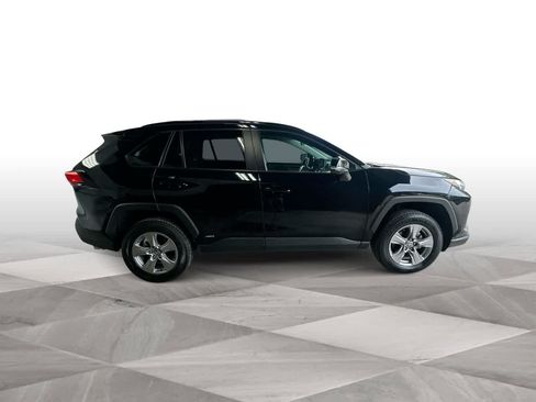 Used 2025 Toyota RAV4 XLE AWD/4WD image 9