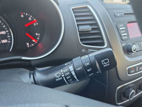 Used 2015 Kia Sorento LX image 24