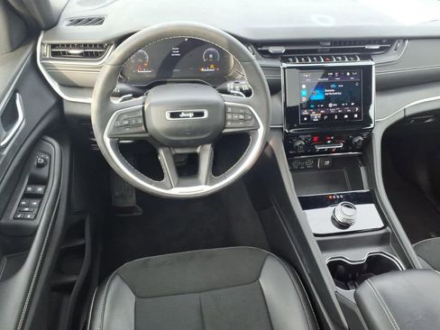 Used 2024 Jeep Grand Cherokee Altitude AWD/4WD image 12