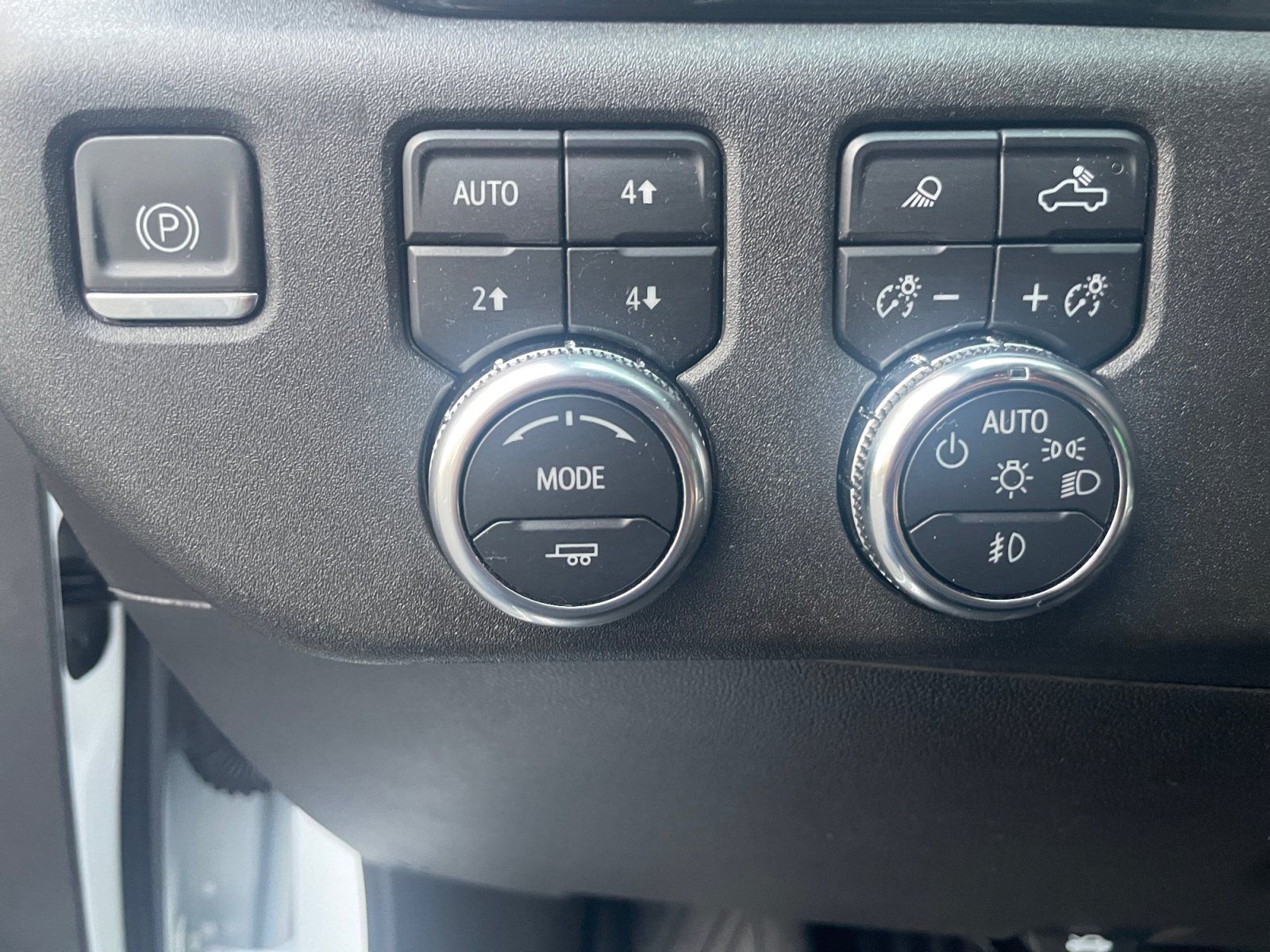 Used 2024 GMC Sierra 3500 SLT w/ SLT Convenience Package AWD/4WD image 14