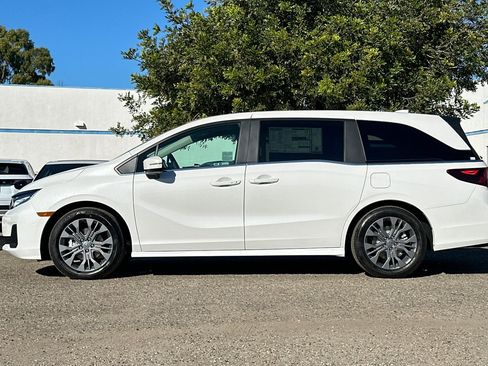 New 2026 Honda Odyssey Touring image 7