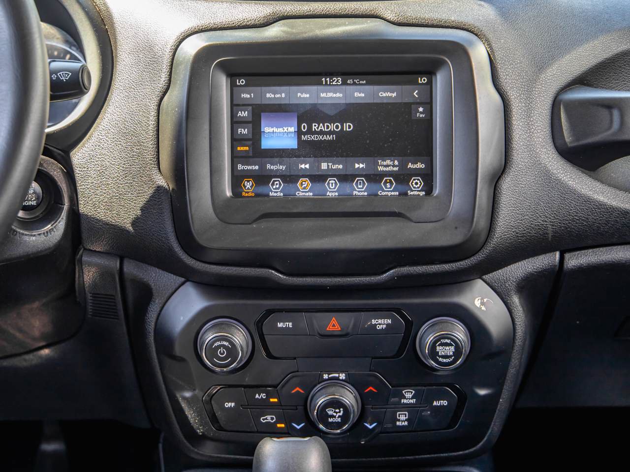 Used 2020 Jeep Renegade Altitude FWD image 14