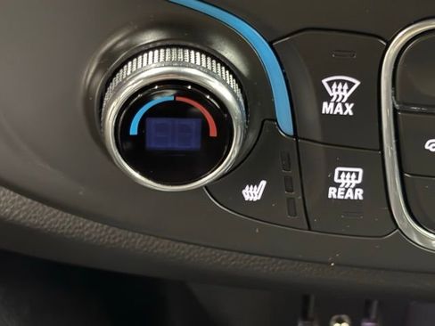 Used 2022 Chevrolet Traverse LT image 25