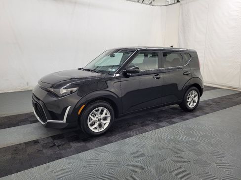 Used 2025 Kia Soul S image 2