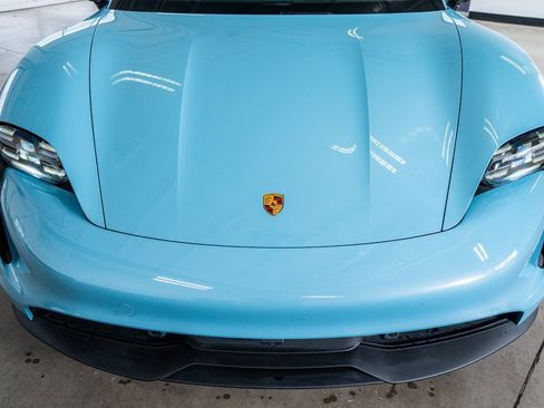 Used 2021 Porsche Taycan image 14