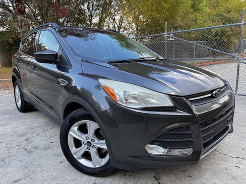 Used 2015 Ford Escape SE w/ Equipment Group 201A image 3