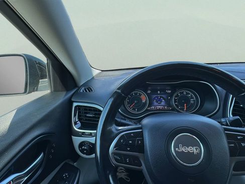 Used 2019 Jeep Cherokee Limited image 22