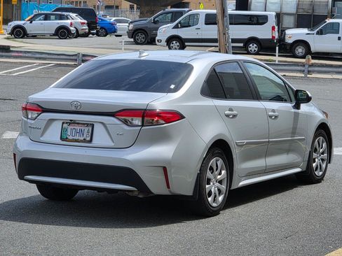 Used 2021 Toyota Corolla LE FWD image 7