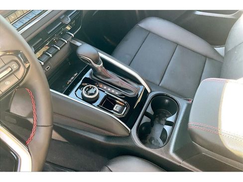 Used 2025 Chevrolet Colorado Z71 w/ Technology Package AWD/4WD image 18