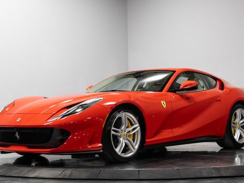 Used 2018 Ferrari 812 Superfast image 2