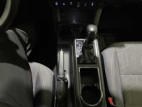 Certified 2018 Toyota Tacoma TRD Off-Road image 19